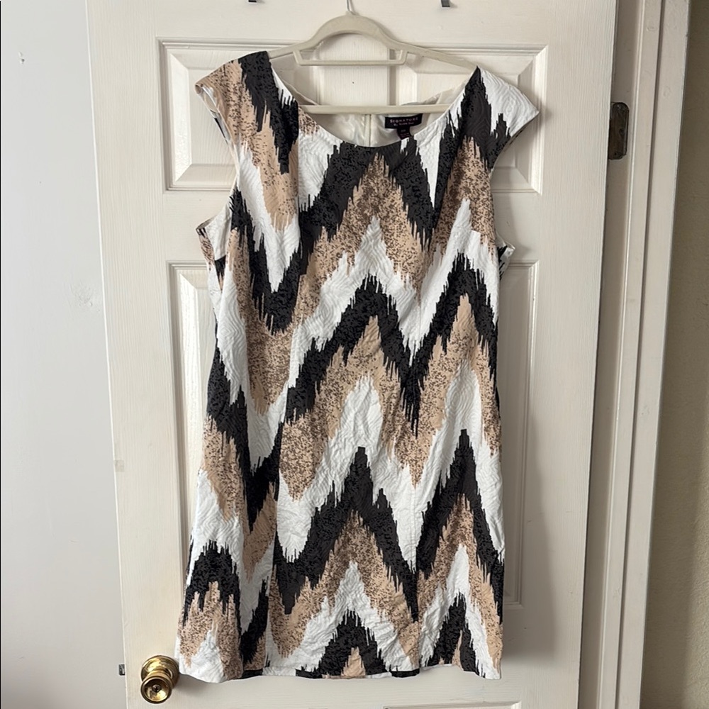 Chevron Patterned Dress - Black, White, Tan